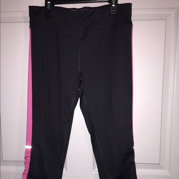 Work out/ yoga capris - Picture 3 of 3